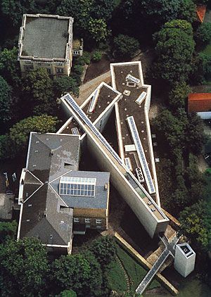 Das Felix-Nussbaum-Haus von Daniel Libeskind als Luftaufnahme