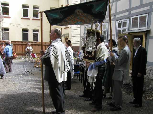 Einbringen der Torarollen